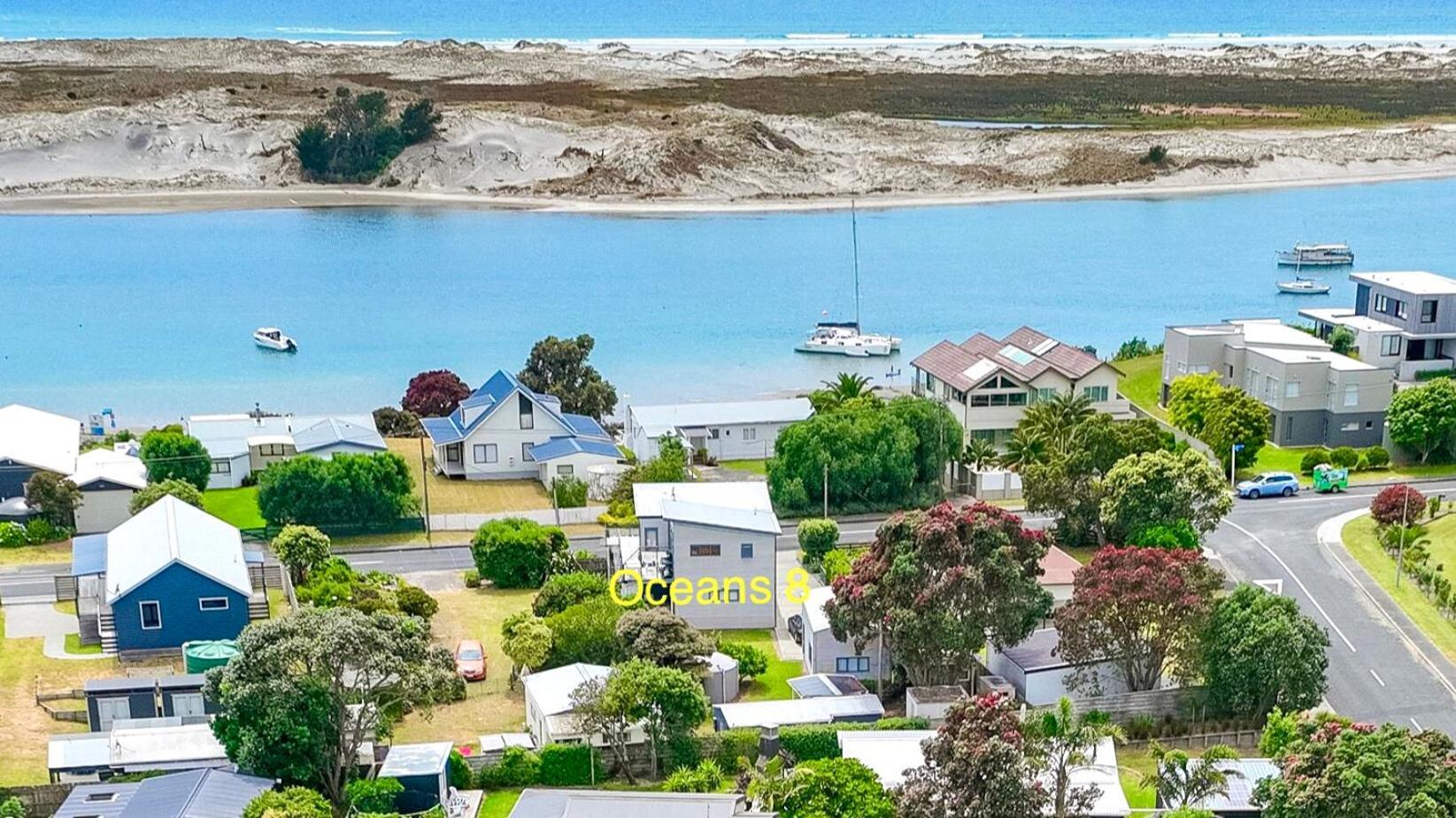 Oceans 8 - Mangawhai Heads Holiday Home Eksteriør bilde