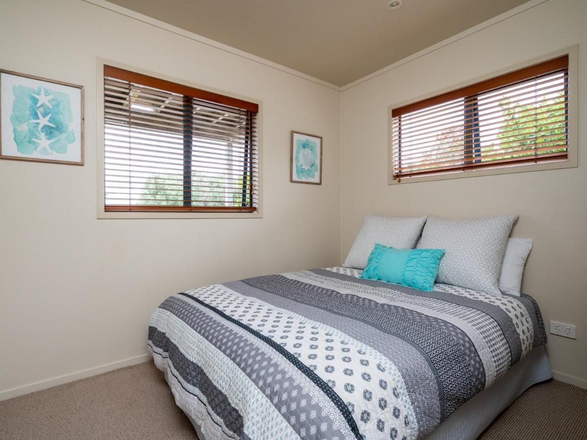 Oceans 8 - Mangawhai Heads Holiday Home Eksteriør bilde