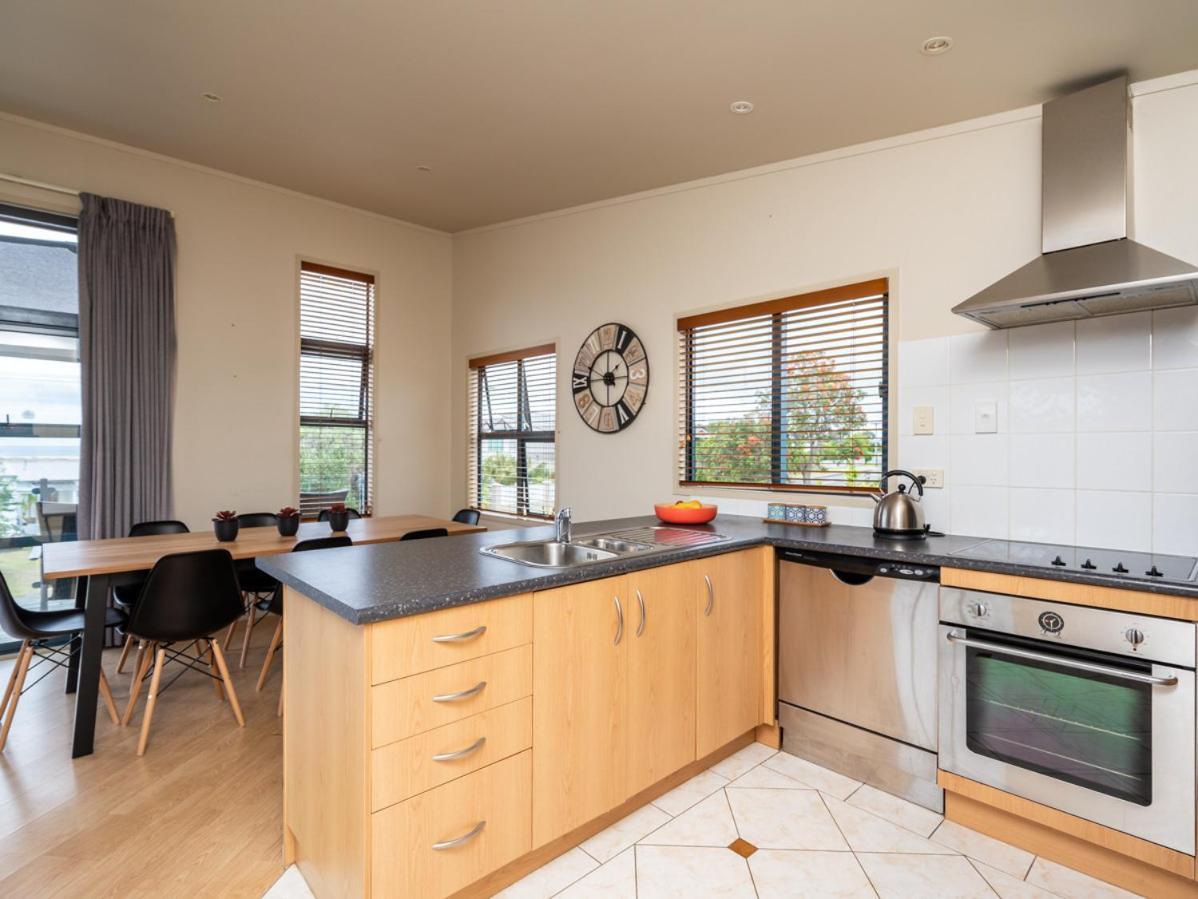 Oceans 8 - Mangawhai Heads Holiday Home Eksteriør bilde